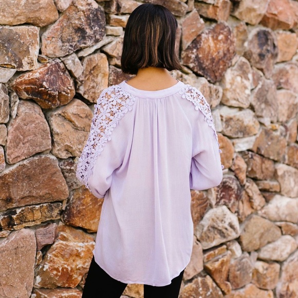 Standout Floral Lace Cut Out Blouse - Picture 4 of 7